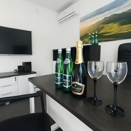 Апартаменти Lesny Zakatek Takie Male Bieszczady W Rzeszowie Grill Sauna Starowiejska 6 *