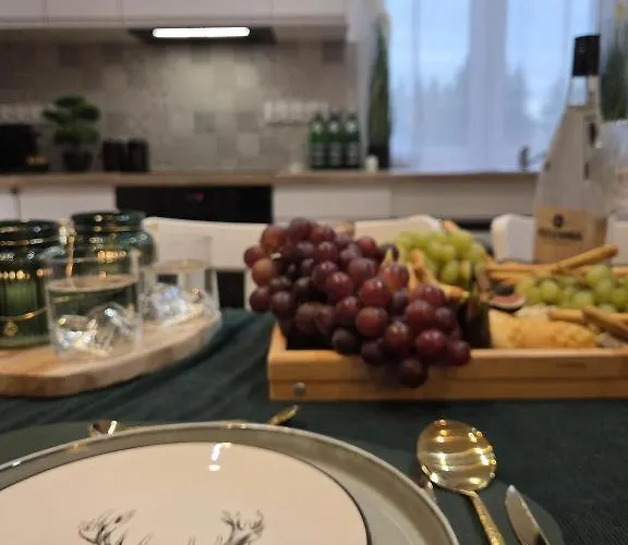 Lesny Zakatek Takie Male Bieszczady W Rzeszowie Grill Starowiejska 6 * 제수프